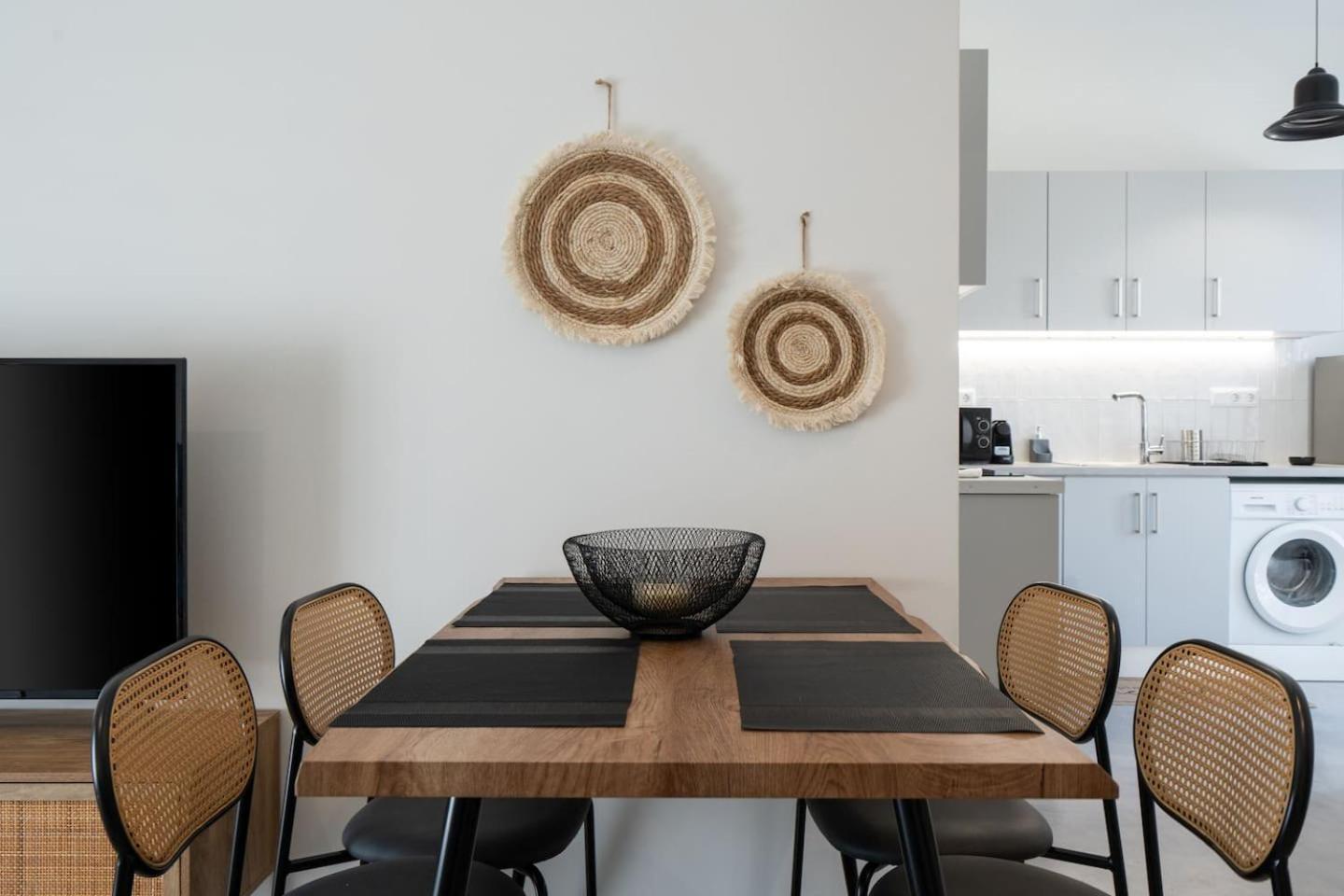 Revived Urban Charm - 1br Apartment